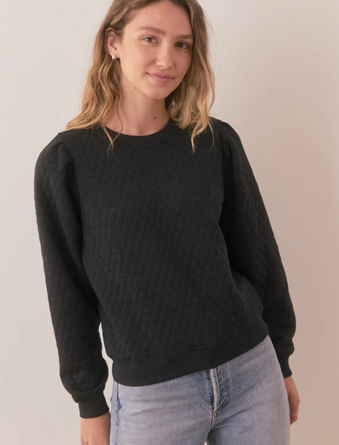 corbet quilted puff sleeve sweatshirt in charcoal