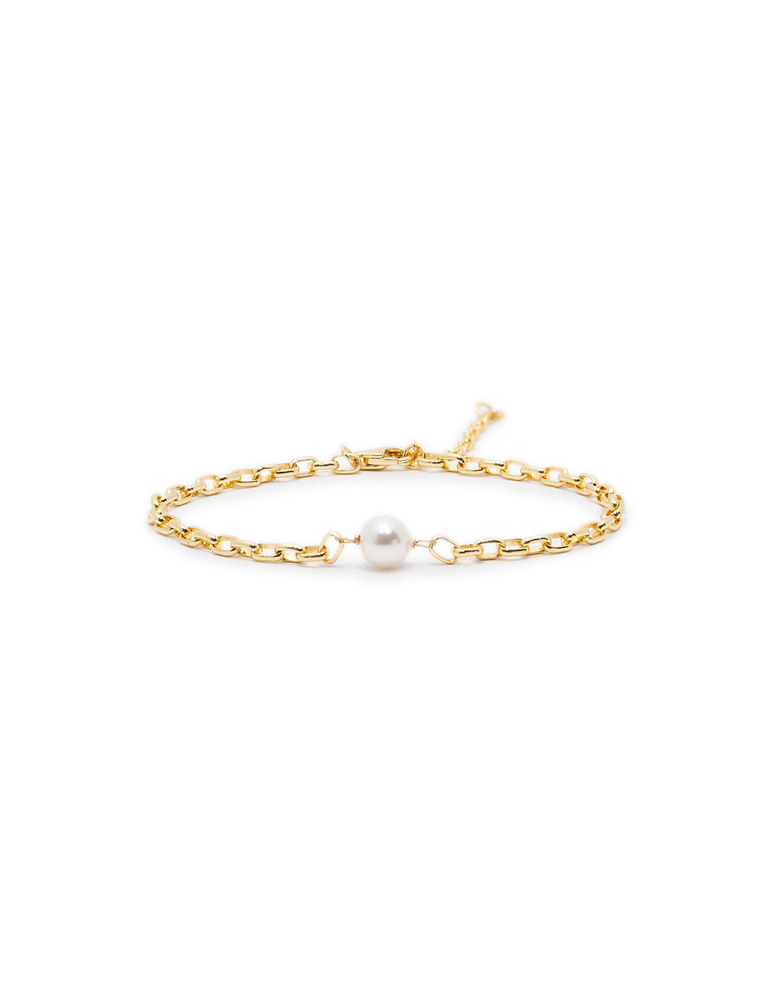 oval link bracelet with single pearl in gold