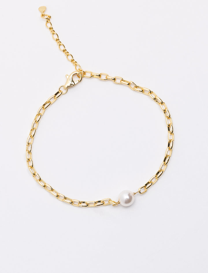 oval link bracelet with single pearl in gold (2)