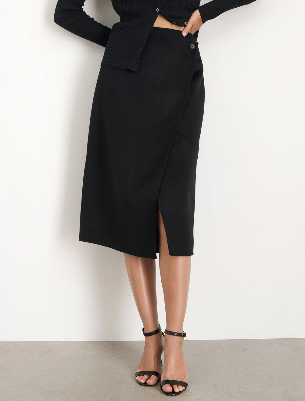 Model wearing Alex Mill's parker midi skirt in black.