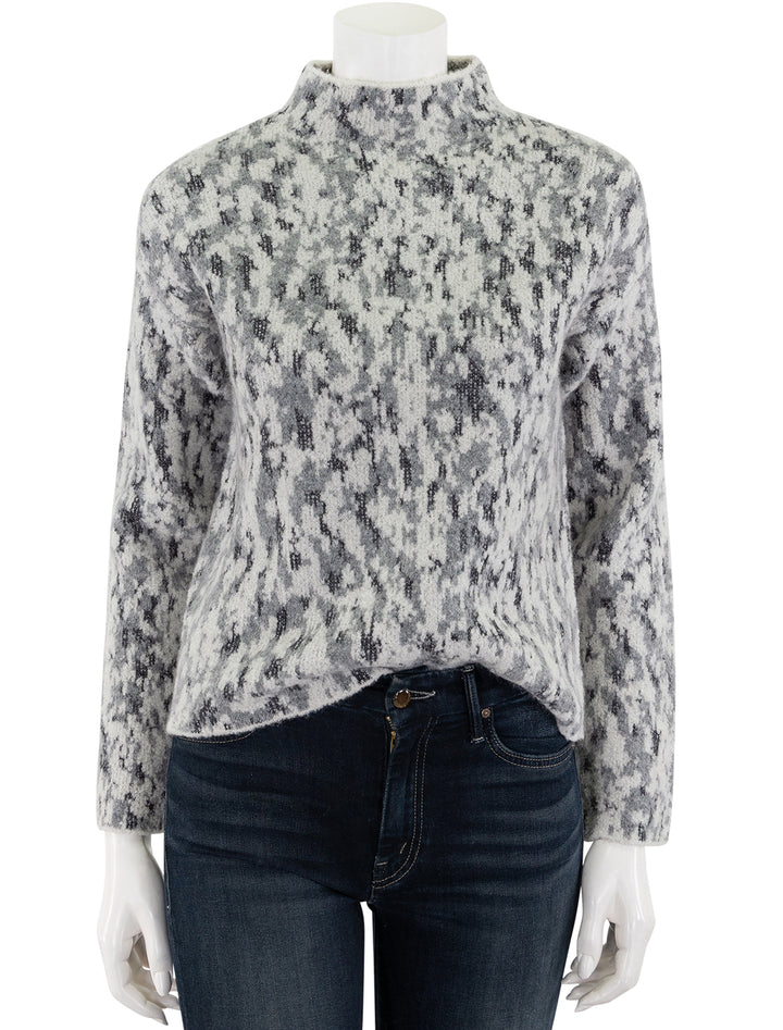 abstract onyx jacquard mock neck in grey onyx