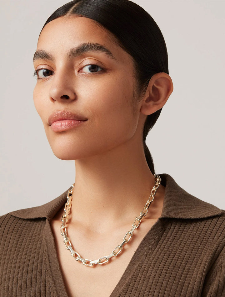 Model wearing Jenny Bird's loire necklace in silver.