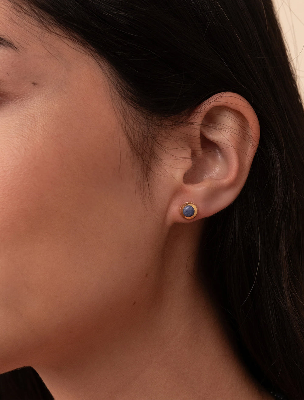 Model wearing Anna Beck's dumortierirte stud earrings.