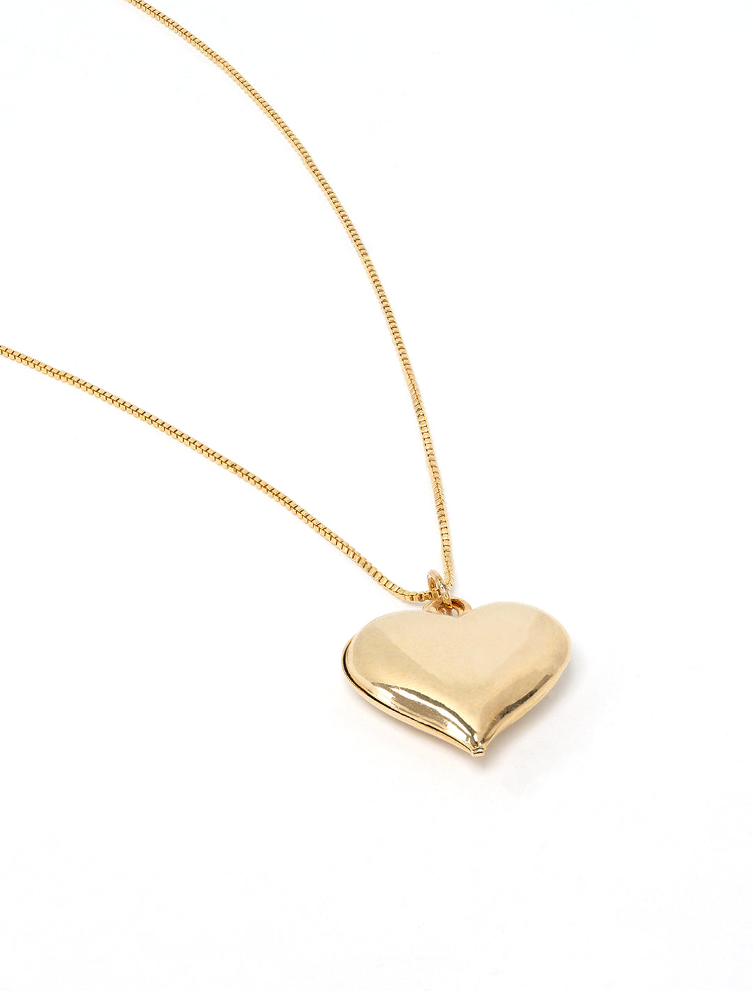 Close-up view of Jonesy Wood's hart necklace in gold.