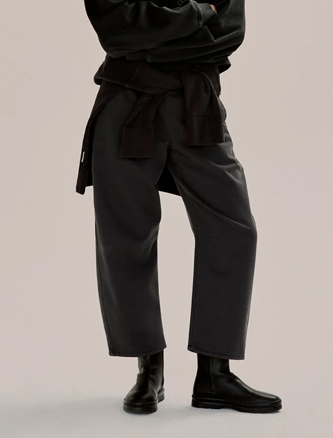 model wearing miro sweatpant in charcoal