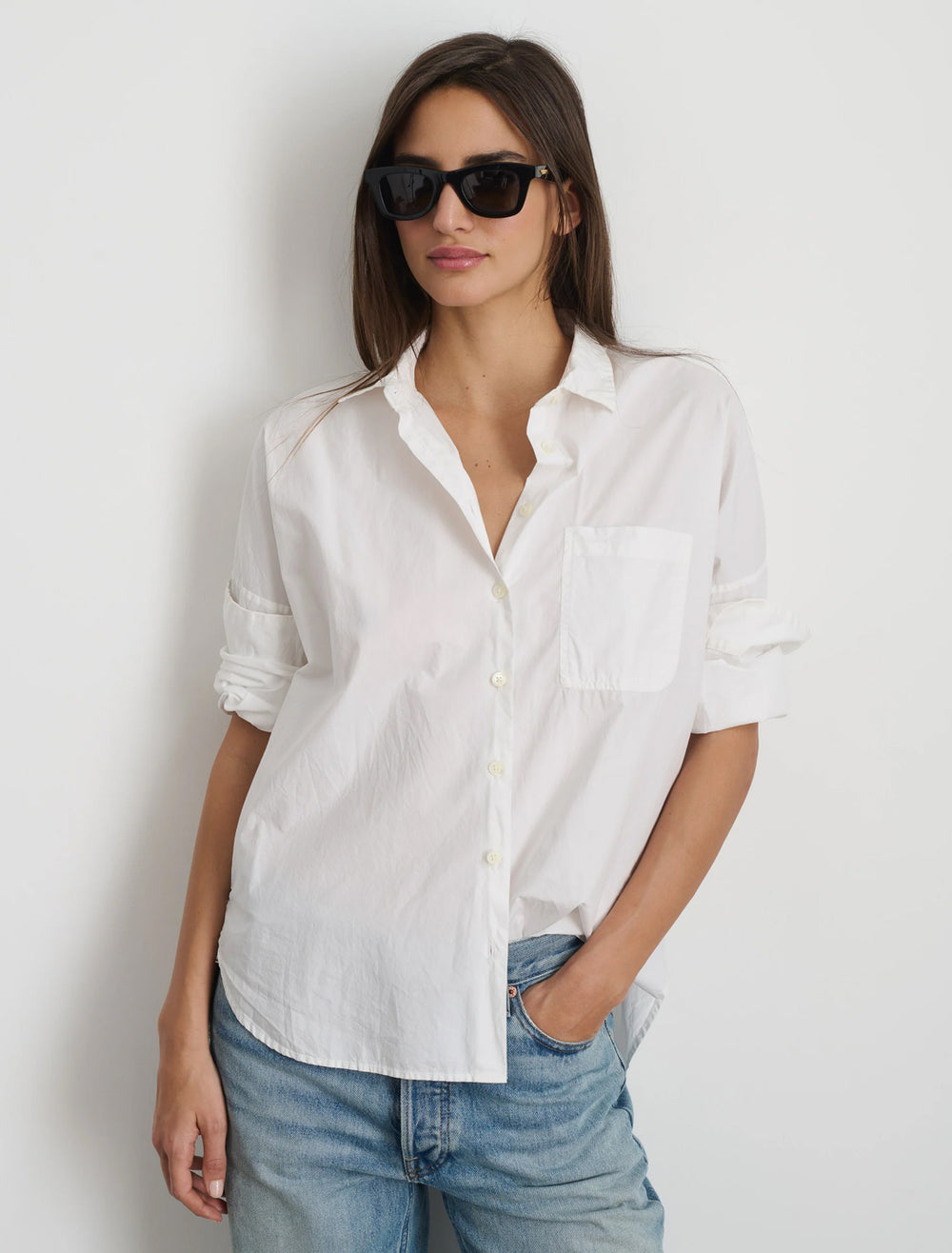 model wearing jo shirt in white paper poplin