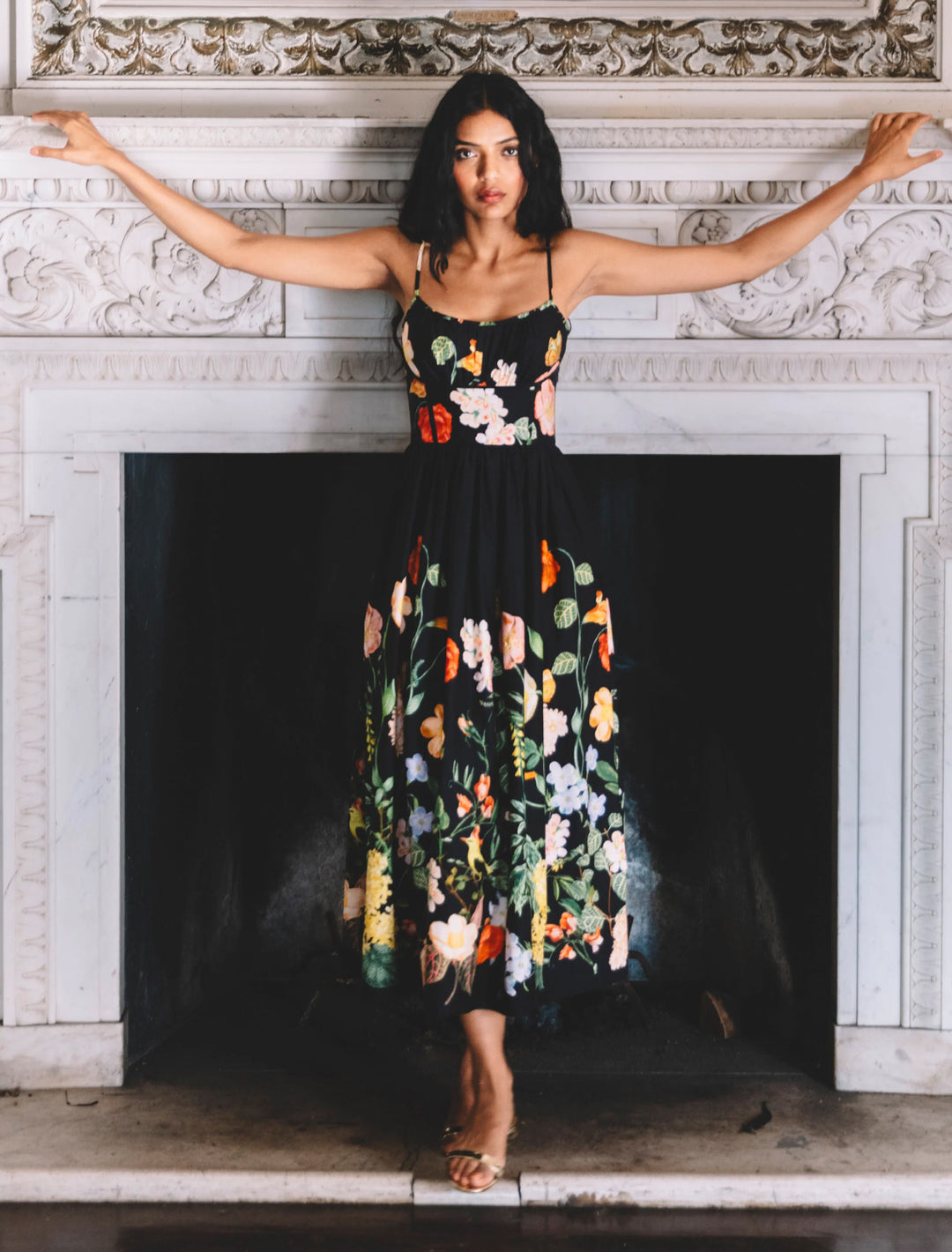 alba midi dress in nectar black floral