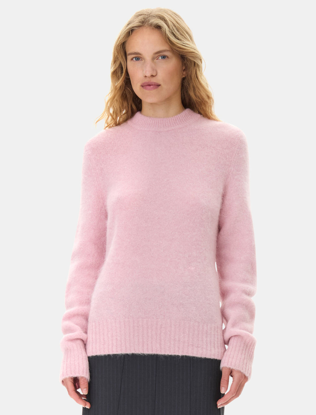 brushed alpaca o-neck sweater in chalk pink