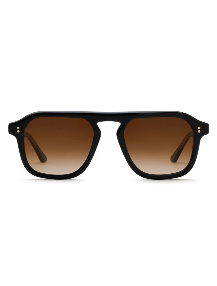 Front view of Krewe's zander | black + black tea.