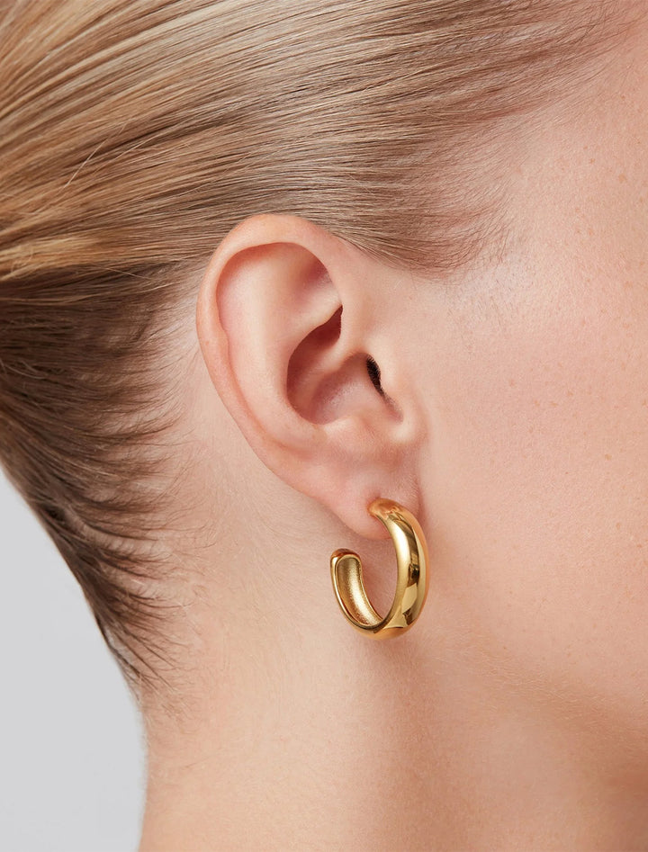 medium staple hoops in gold