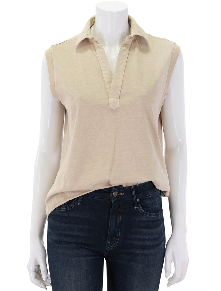 popover collar tank in desert