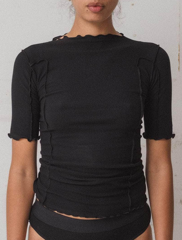 model wearing omato 3/4 sleeve tee in black