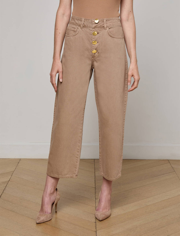 model wearing liora wide leg jean in dark cappucino