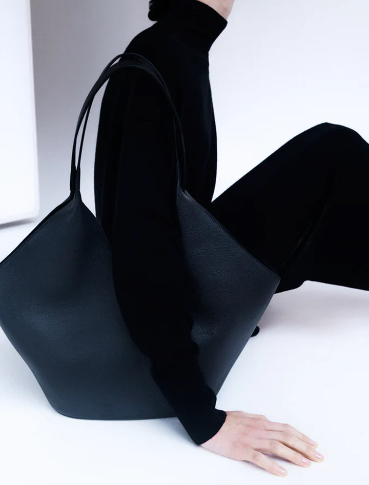 phantom tote in pebblegrain black