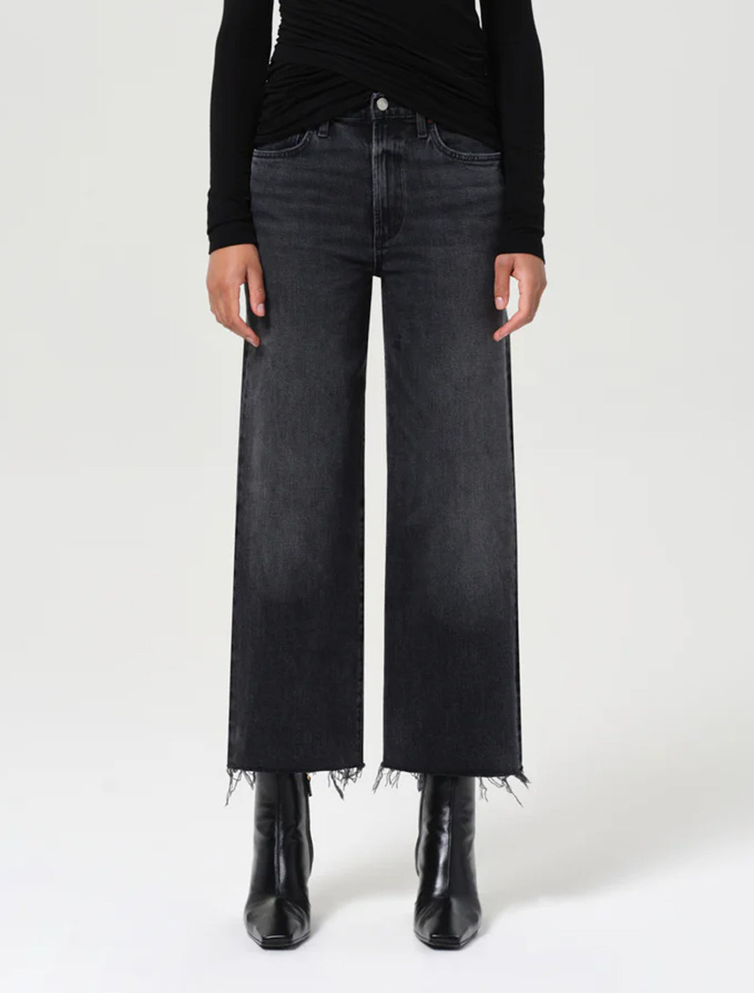 model wearing harper crop in radius