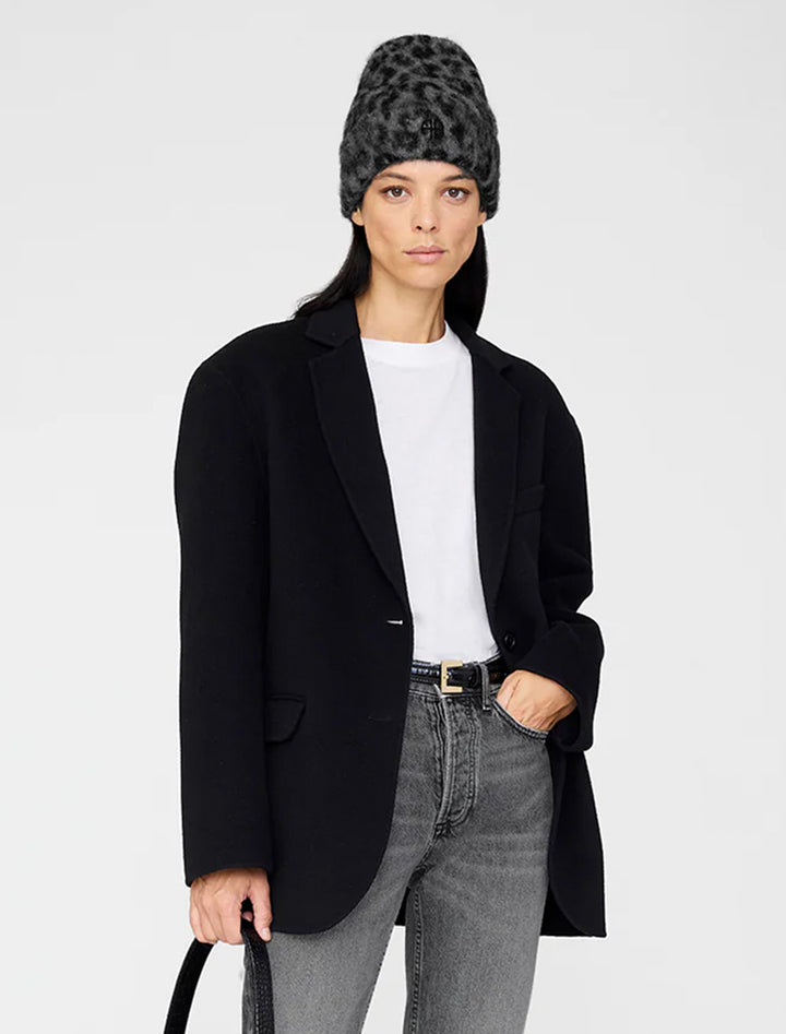 elia beanie in grey leopard