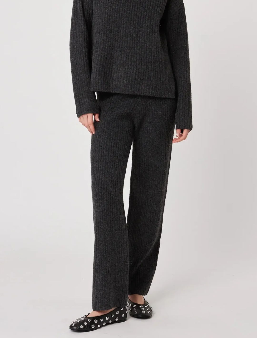toby sweater pant in carbon