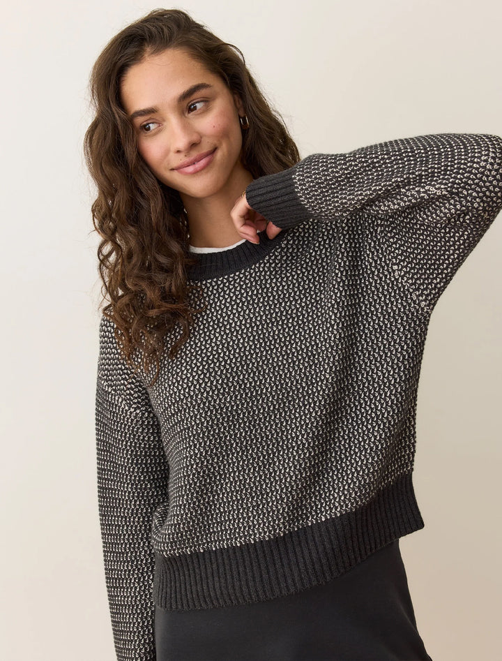 textured stitch crewneck in black and white