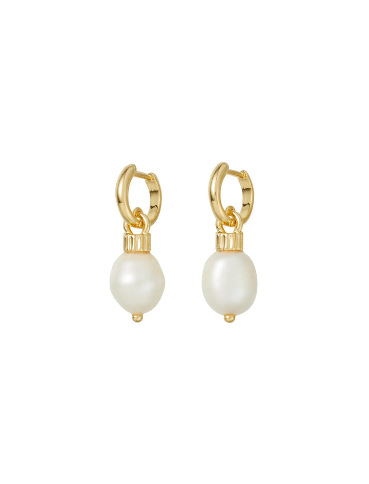 the pearl drop earring in gold