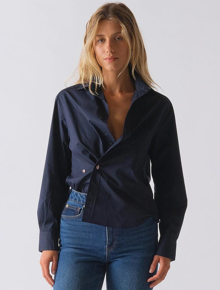 the daily shirt in navy blue