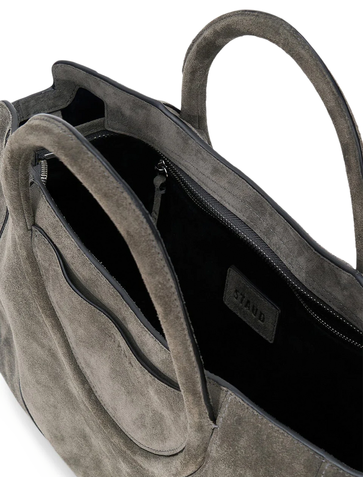 maude satchel in storm (3)