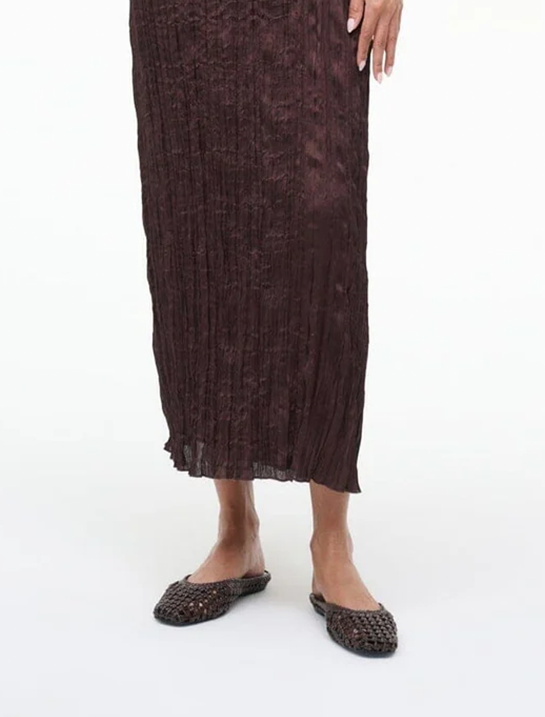 otto hand knotted flat mule in espresso