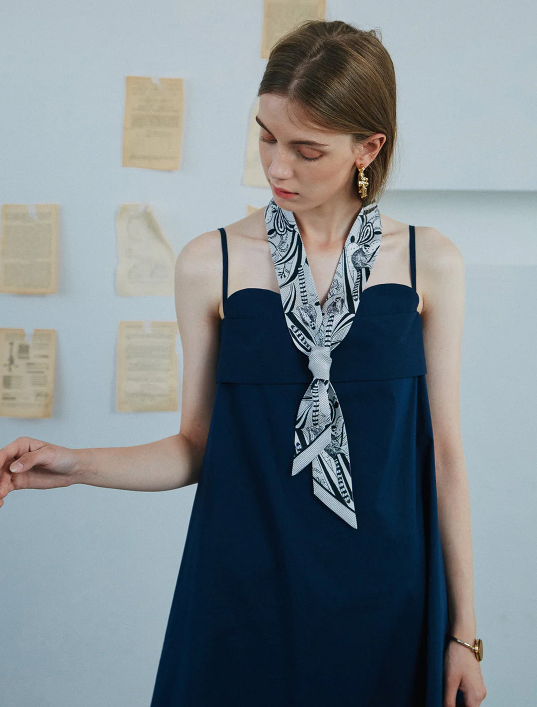 madagascar skinny scarf in black and white