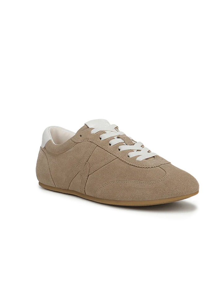 riveria sneaker in sandlily suede