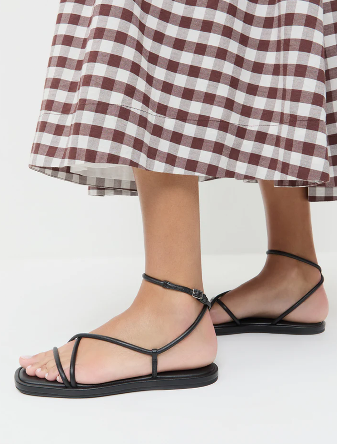 noor sandals in black