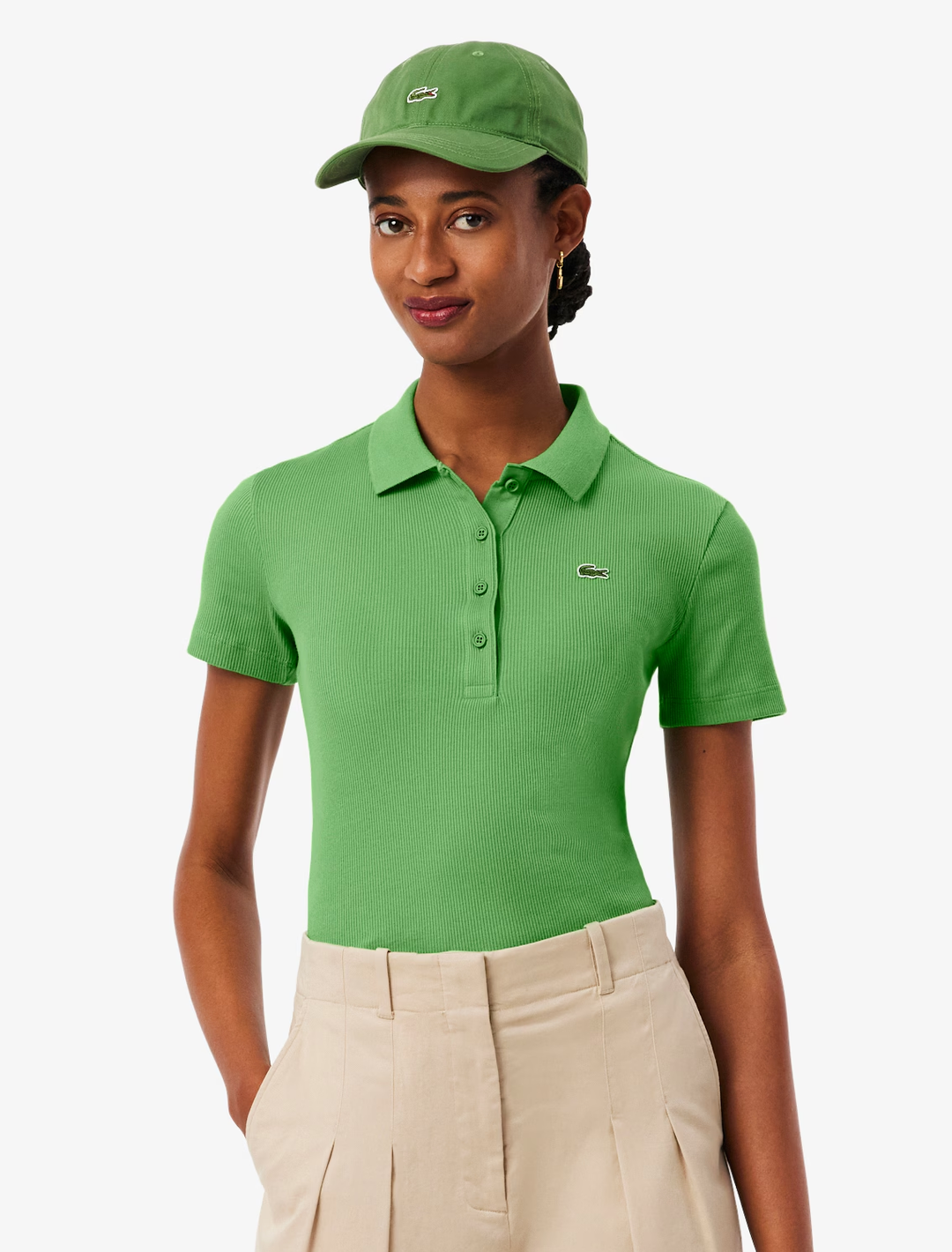 model wearing ribbed polo in billiard green