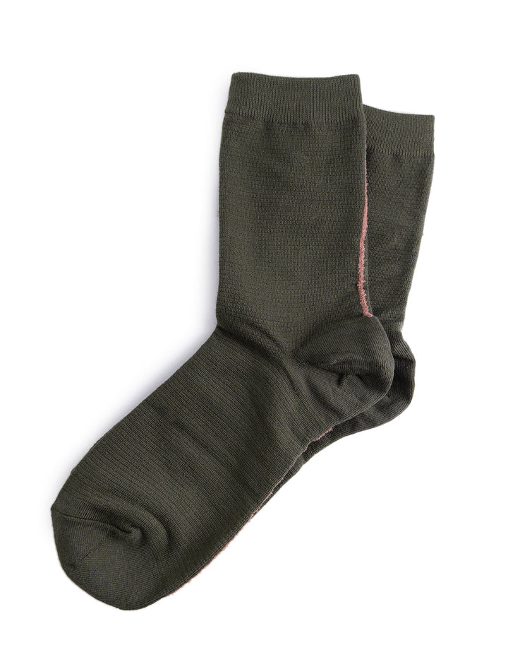 lucas line socks in olive