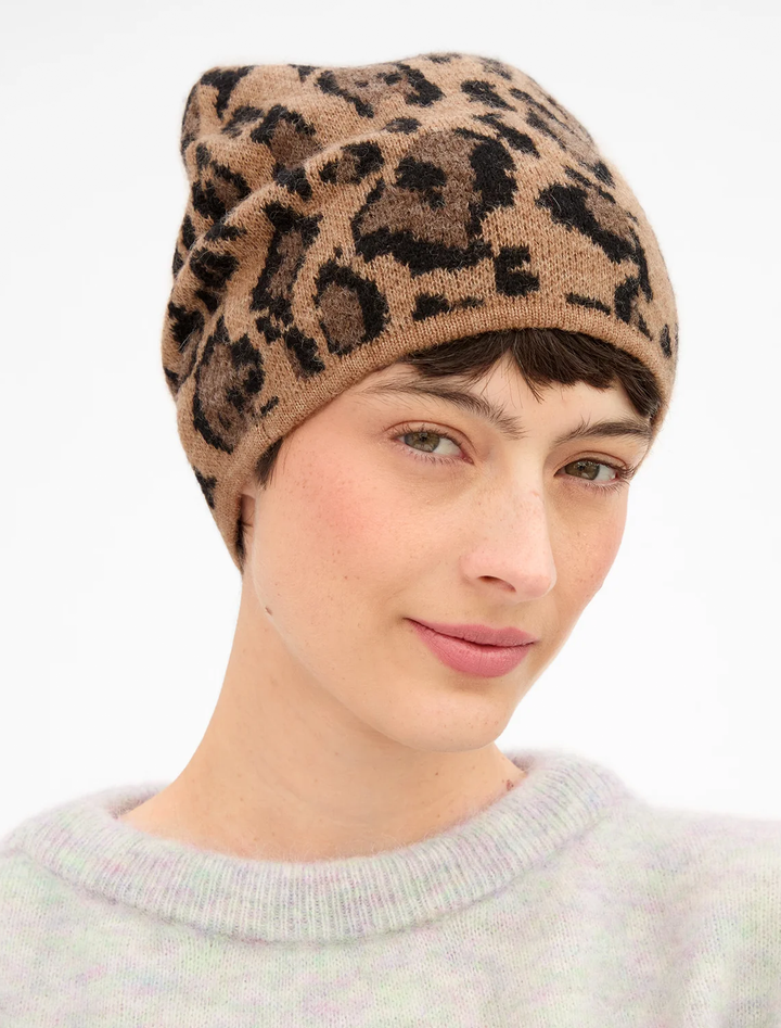beanie in camel jaguar
