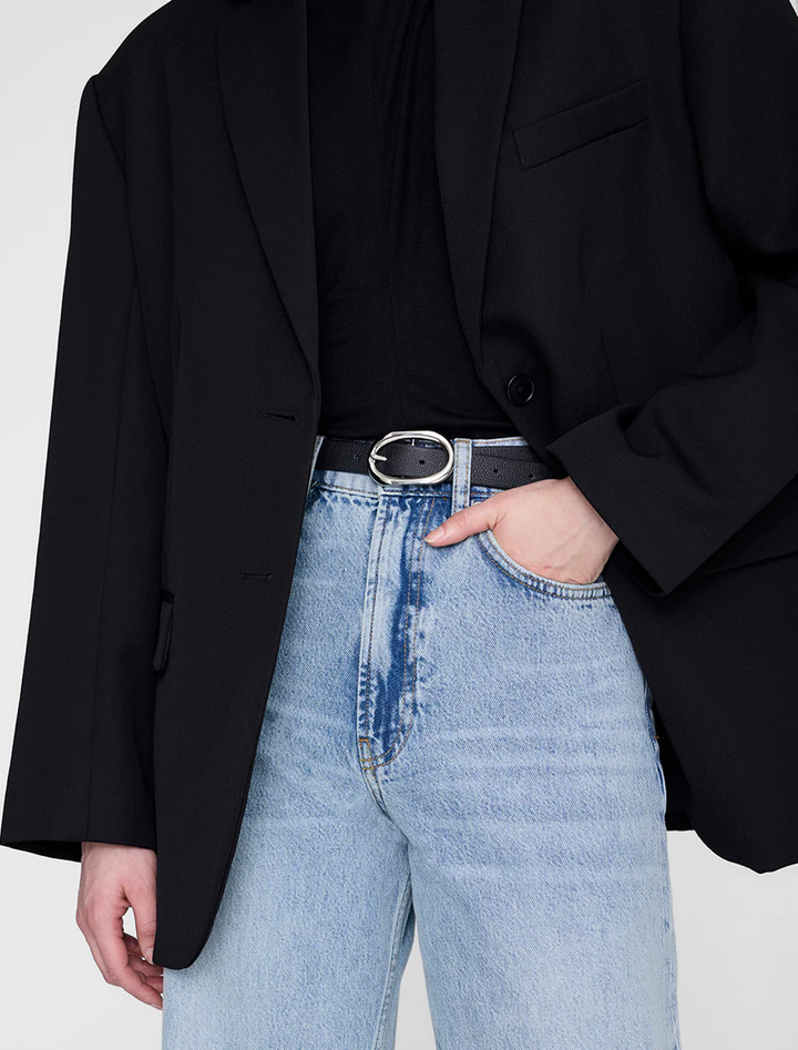 small signature link belt in black pebbled leather