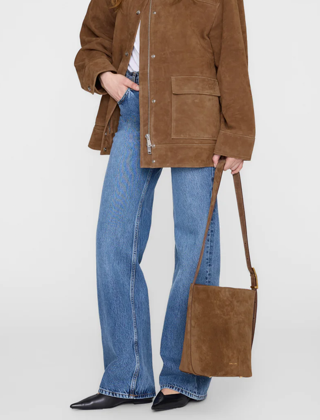 elly medium bucket bag in tobacco suede