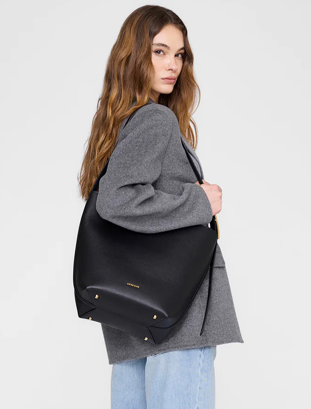 elly bucket bag in black grained leather