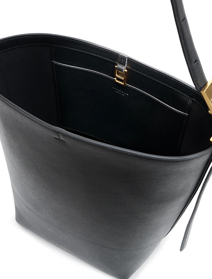 elly bucket bag in black grained leather