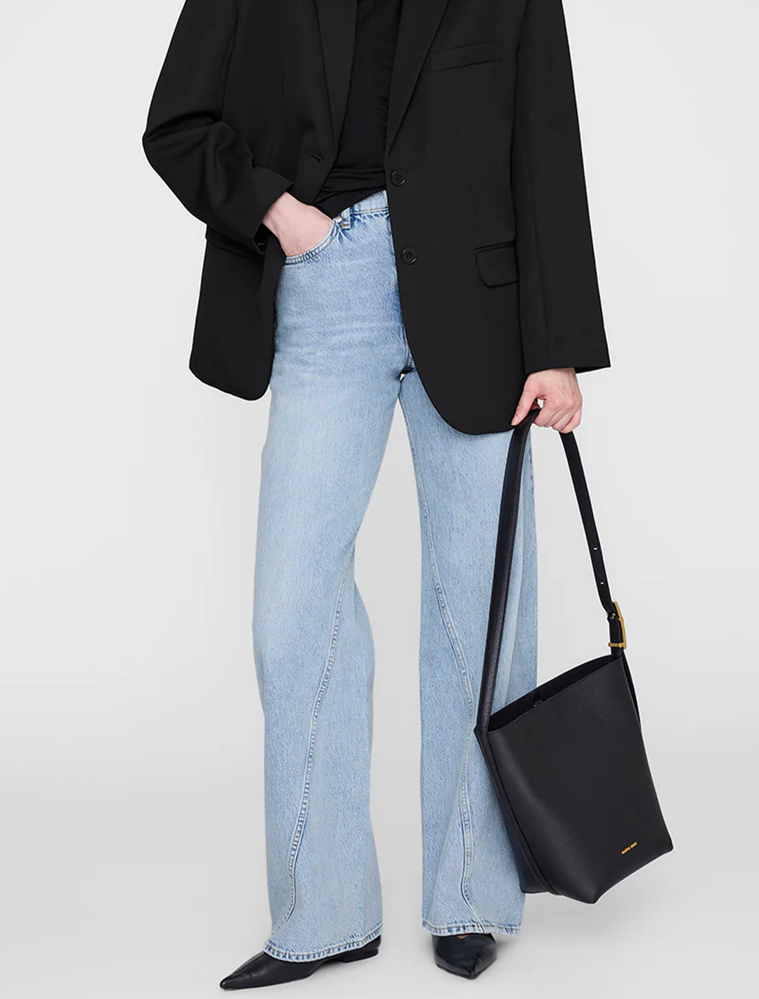 elly medium bucket bag in black grained leather