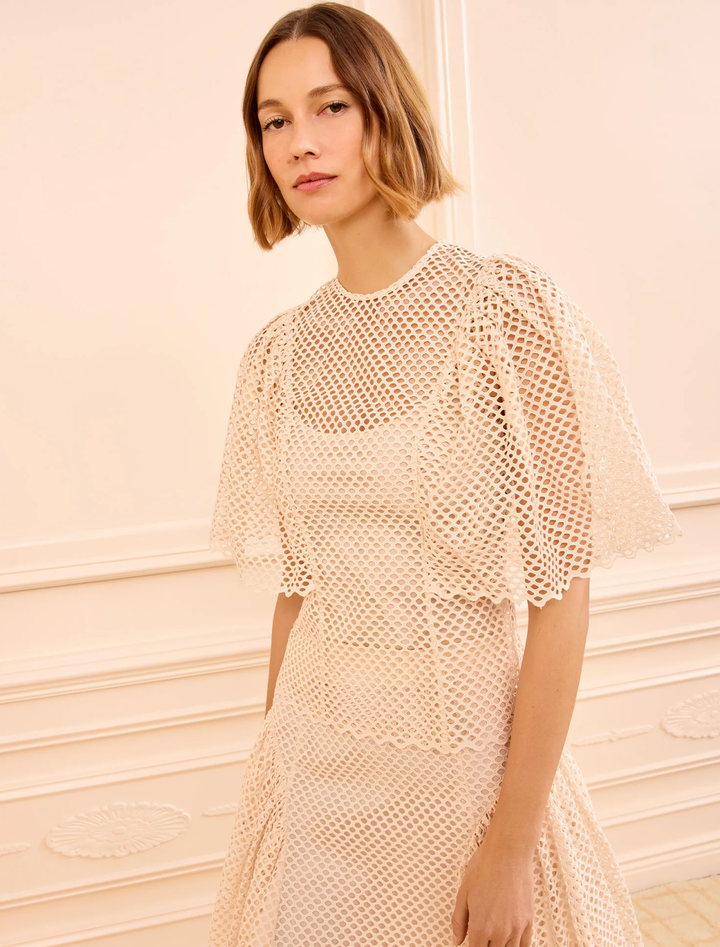 hera eyelet top in cowrie
