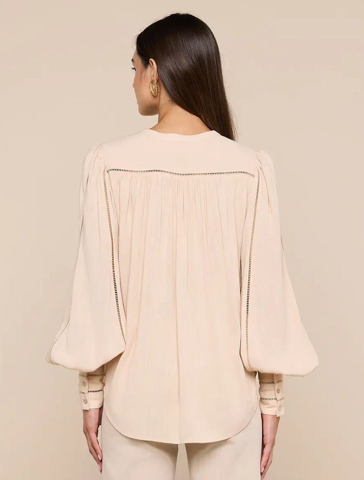 kiera blouse in biscuit