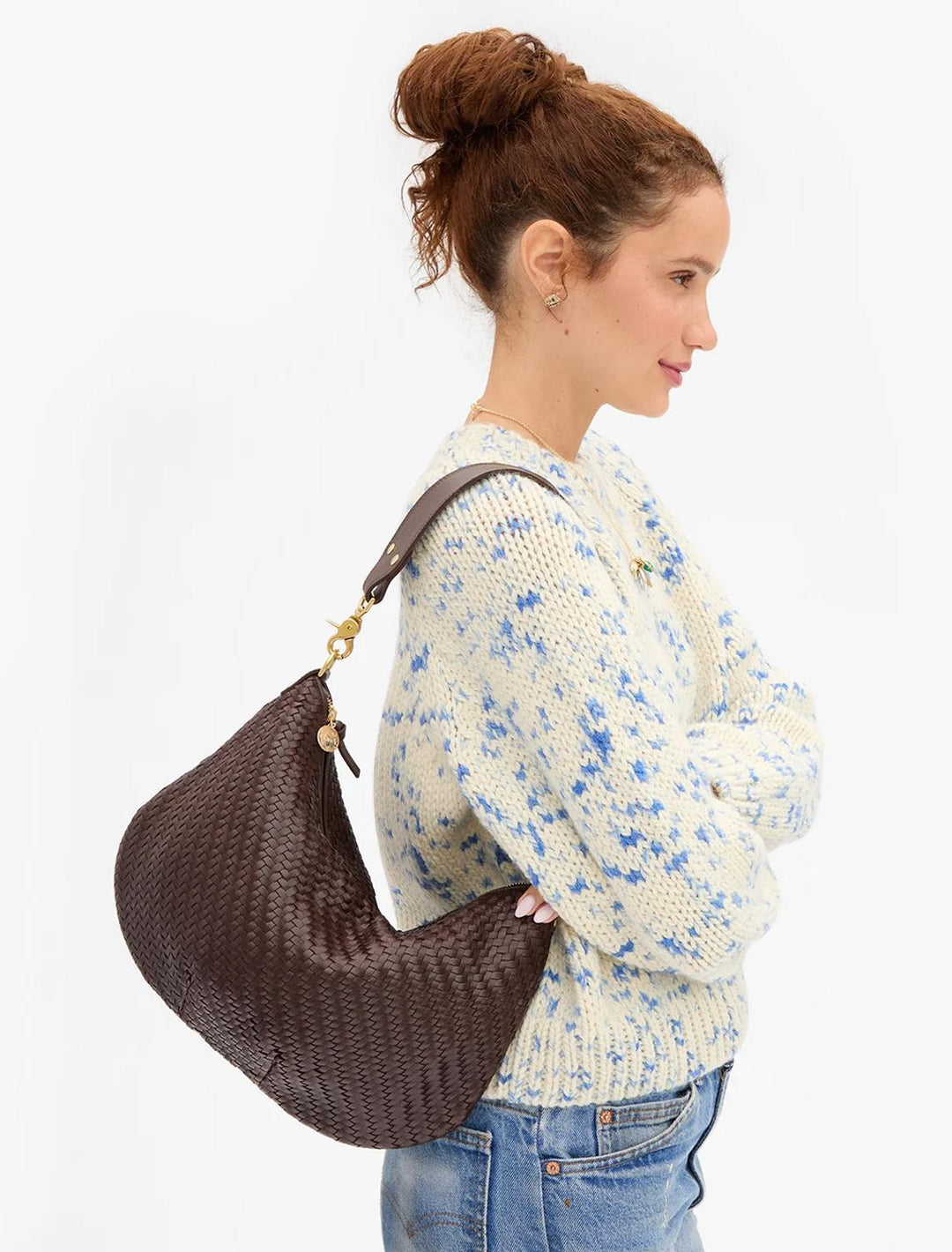moyen messenger in chocolate woven zig zag