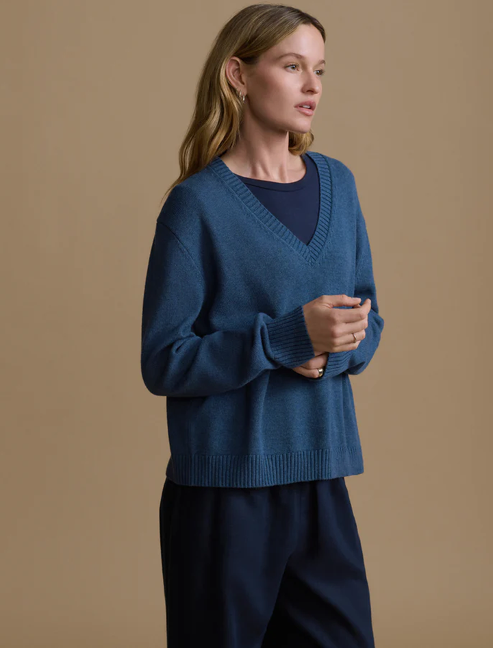 simone v neck sweater in heather marine