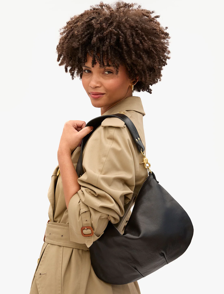 moyen messenger in black