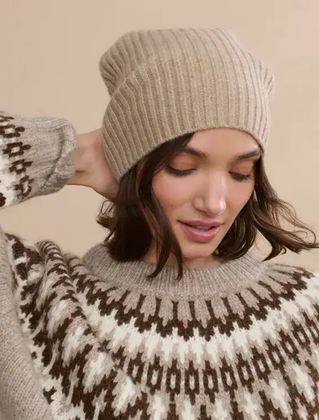 cashmere beanie in stone