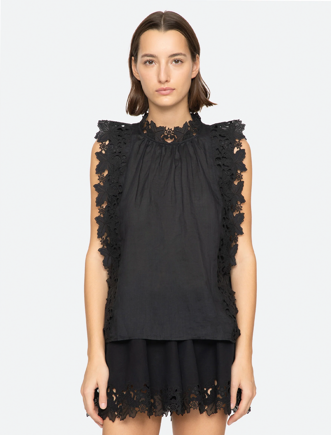 eleannora embroidered top in black