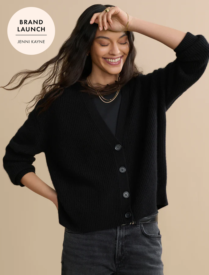 cropped cashmere cocoon cardigan in black