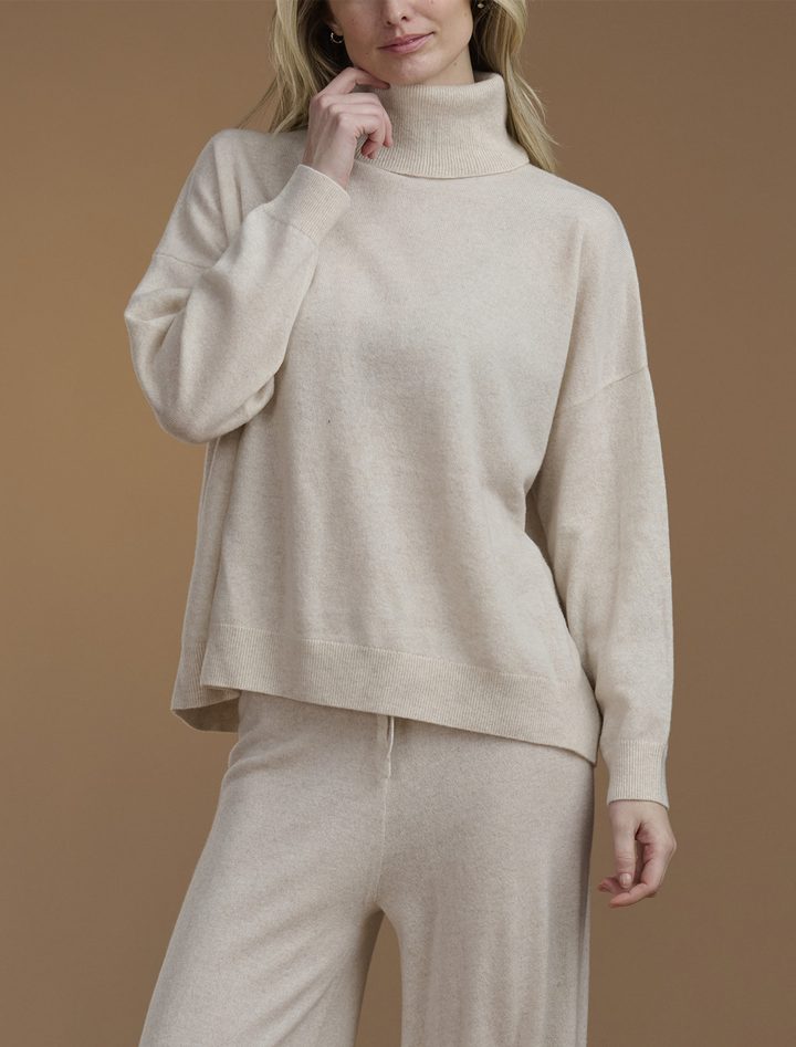 tori cashmere turtleneck in wheat heather