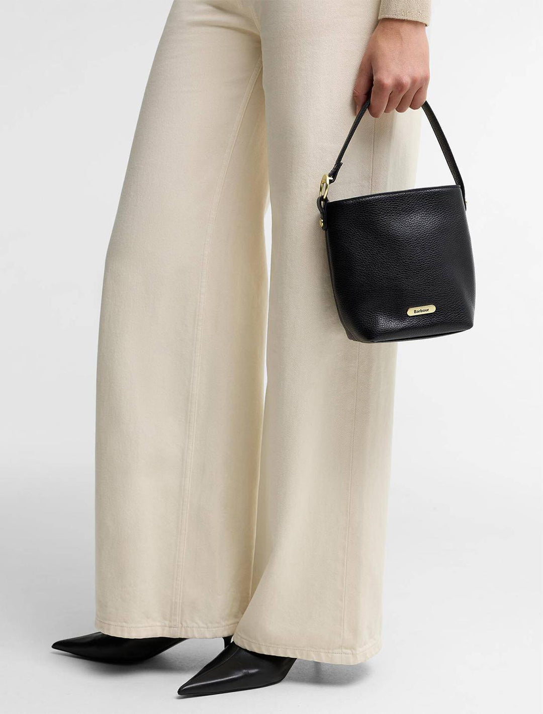 cedar mini bucket bag in black