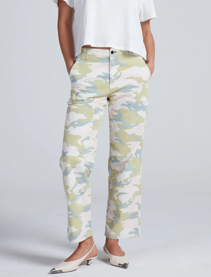 carpenter in pink camo