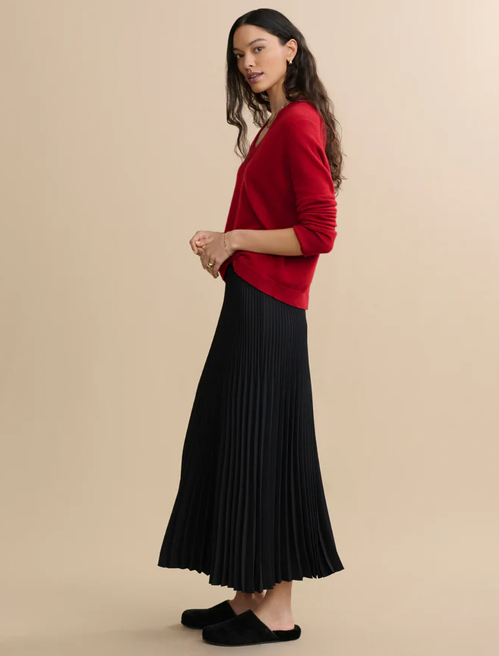 pleated skirt in black