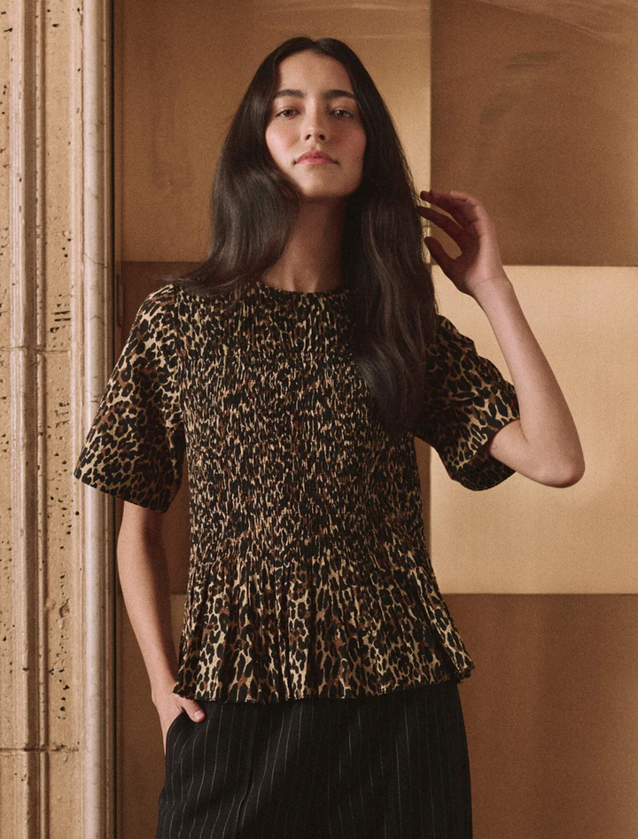 the smocked flounce top in tan leopard